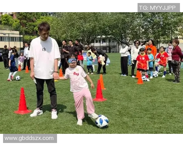 足球明星孩子的成长故事与梦想分享视频采访